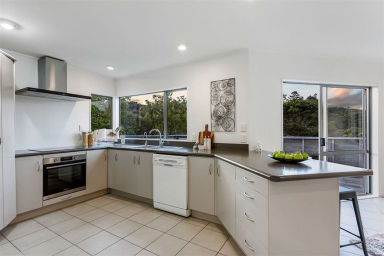 Photo of property in 20 Carnmore Place, Torbay, Auckland, 0630
