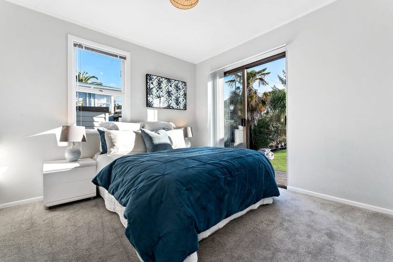 Photo of property in 4 Kelston Street, New Lynn, Auckland, 0600