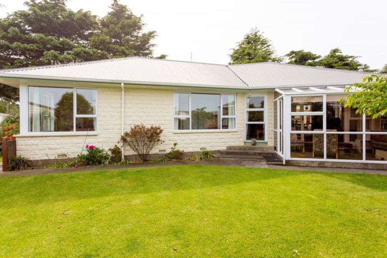 Photo of property in 32 Kathleen Crescent, Hornby, Christchurch, 8042