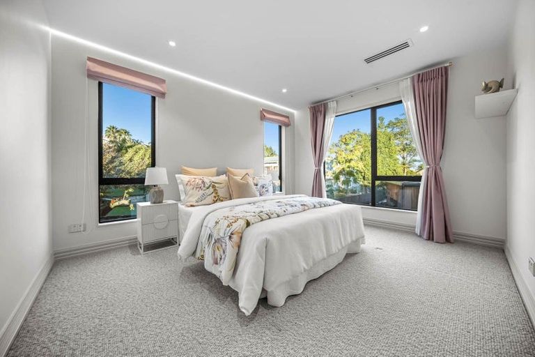 Photo of property in 3a Westbourne Road, Murrays Bay, Auckland, 0630