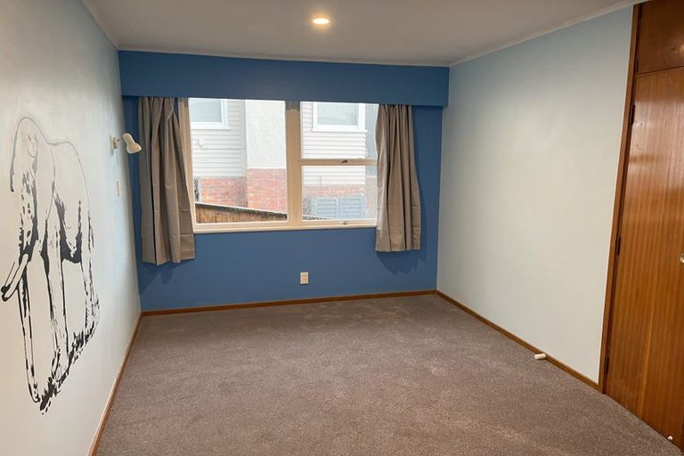 Photo of property in 144 Tiroroa Avenue, Te Atatu South, Auckland, 0610