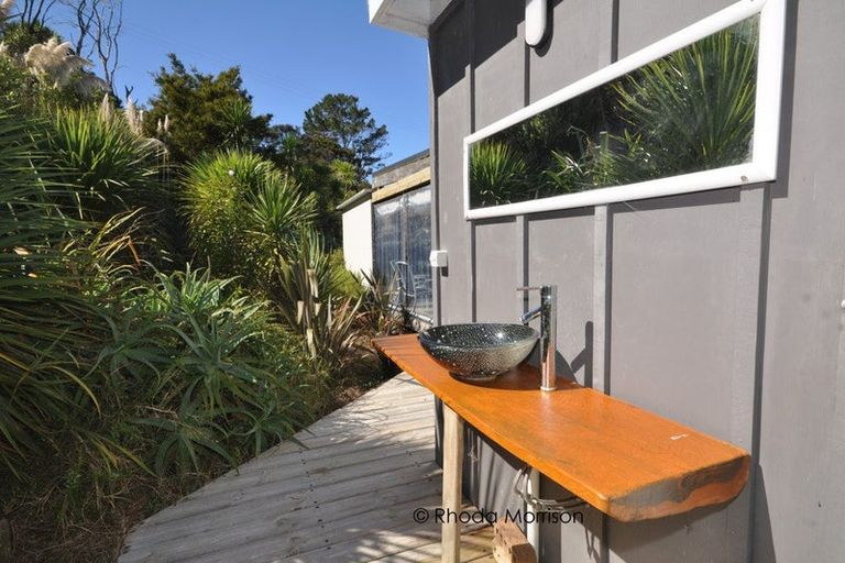 Photo of property in 76 Komiti Road, Tinopai, 0593