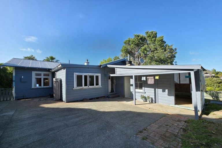 Photo of property in 2 Harvey Road, Bluff Hill, Napier, 4110