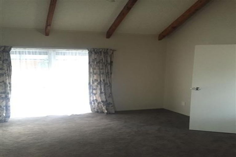 Photo of property in 1 Gosford Drive, Botany Downs, Auckland, 2010