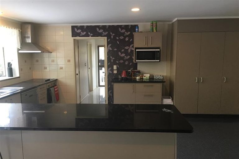 Photo of property in 332 Upper Orewa Road, Wainui, Silverdale, 0992