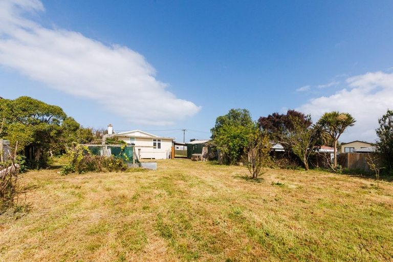 Photo of property in 19 Beach Street, Tangimoana, 4822