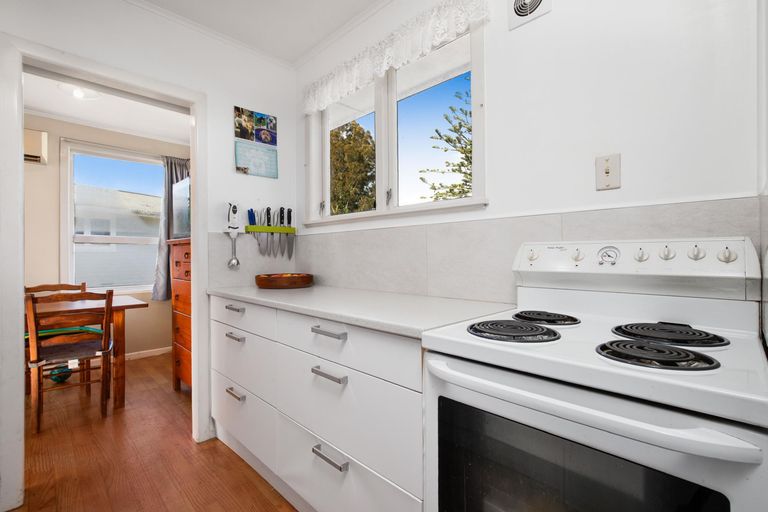 Photo of property in 12 Jupiter Street, Rosehill, Papakura, 2113