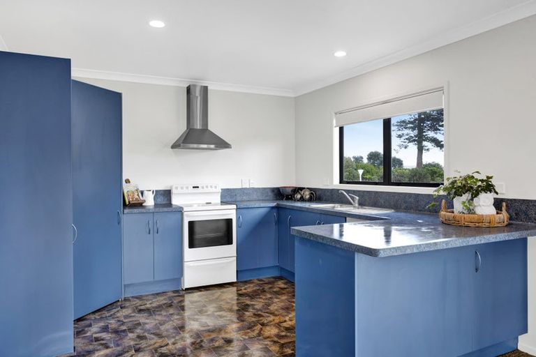 Photo of property in 25 Longfellow Road, Opunake, 4616