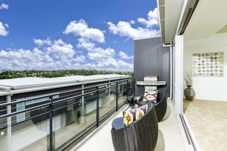 Photo of property in 5/49 Browns Road, Browns Bay, Auckland, 0630