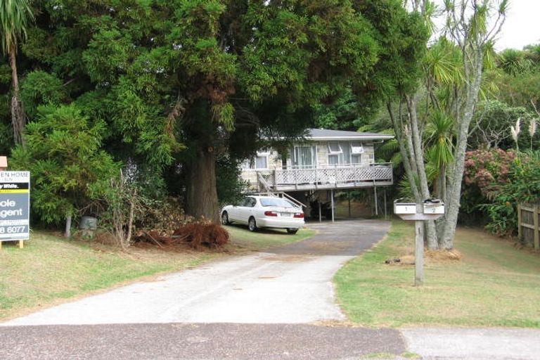 Photo of property in 2/1 Bronwyn Place, Torbay, Auckland, 0630