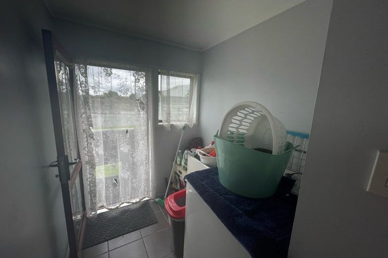 Photo of property in 2/21 Solveig Place, Randwick Park, Auckland, 2105