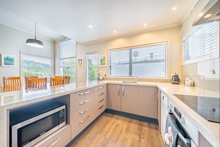 Photo of property in 40 Sunbrae Drive, Silverstream, Upper Hutt, 5019