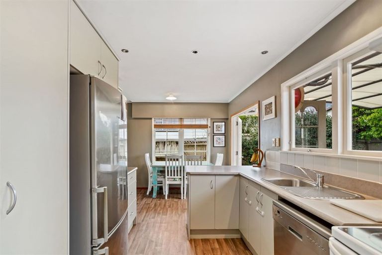 Photo of property in 6 Vina Place, Massey, Auckland, 0614