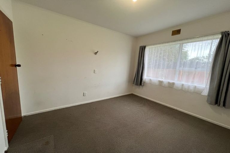 Photo of property in 2/30 Mcleod Road, Henderson, Auckland, 0612