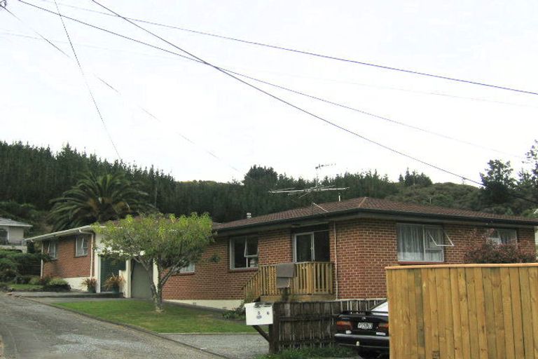 Photo of property in 6 Garth Lane, Maoribank, Upper Hutt, 5018