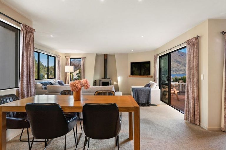 Photo of property in 31 Cedar Drive, Kelvin Heights, Queenstown, 9300