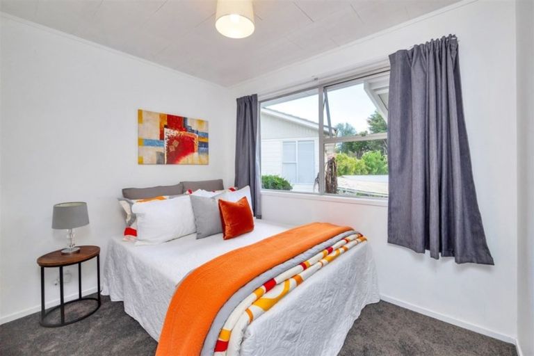 Photo of property in 28 Mawney Road, Henderson, Auckland, 0610