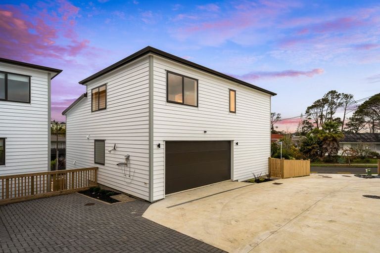 Photo of property in 13b Windermere Crescent, Blockhouse Bay, Auckland, 0600