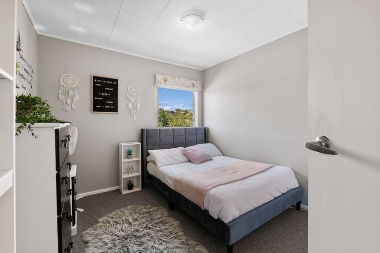 Photo of property in 74 Awanui Street, Merrilands, New Plymouth, 4312