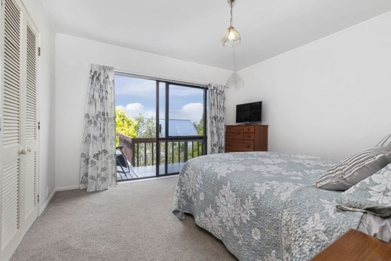Photo of property in 11a Orewa Heights Crescent, Orewa, 0931