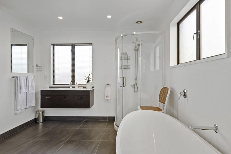 Photo of property in 15 Sawtell Place, Northcote, Christchurch, 8052