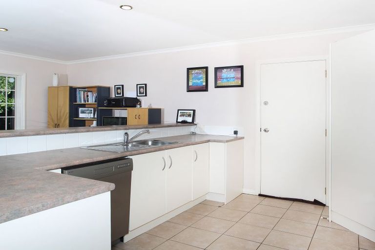 Photo of property in 32a Cutler Street, New Lynn, Auckland, 0600