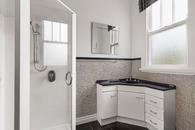 Photo of property in 11 Thompson Road, Bluff Hill, Napier, 4110