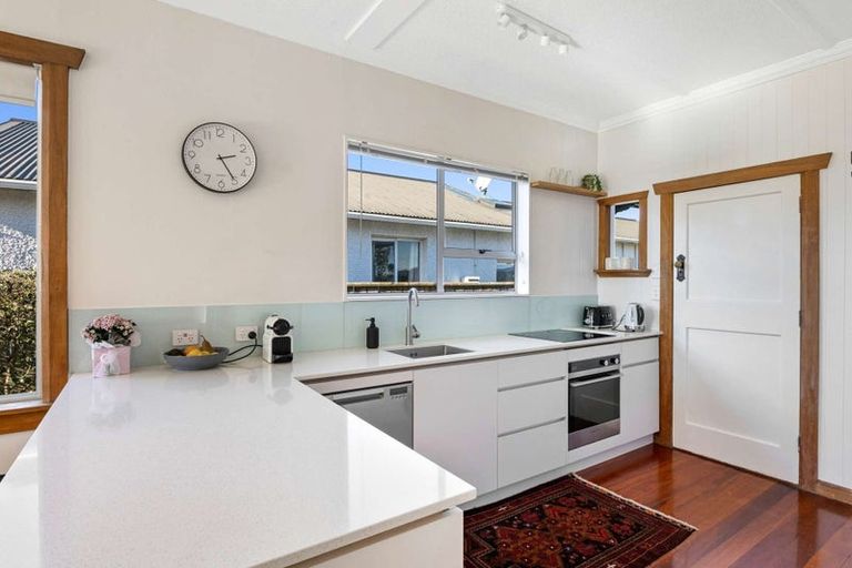 Photo of property in 9 Selwyn Street, Lower Vogeltown, New Plymouth, 4310