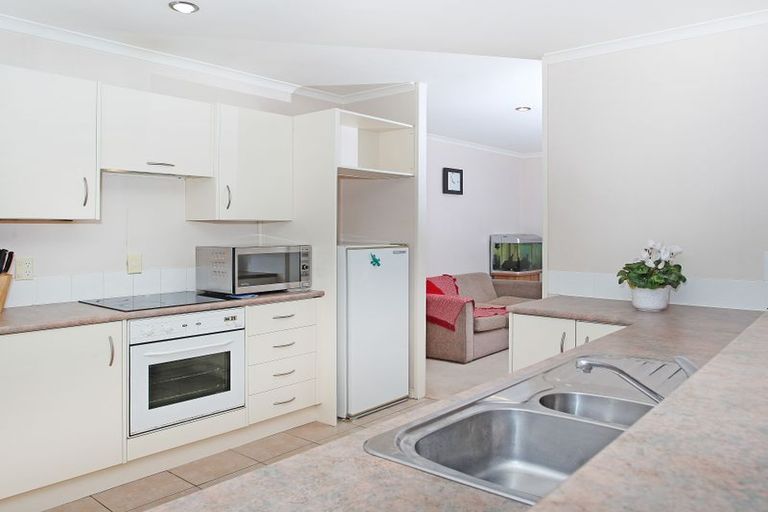 Photo of property in 32a Cutler Street, New Lynn, Auckland, 0600
