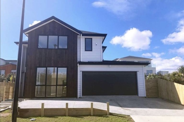 Photo of property in 5 Vazey Way, Hobsonville, Auckland, 0618