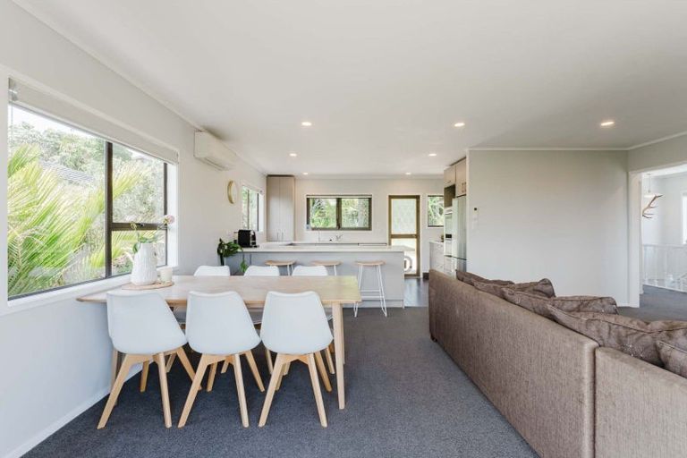 Photo of property in 7 John Dee Crescent, Red Beach, 0932