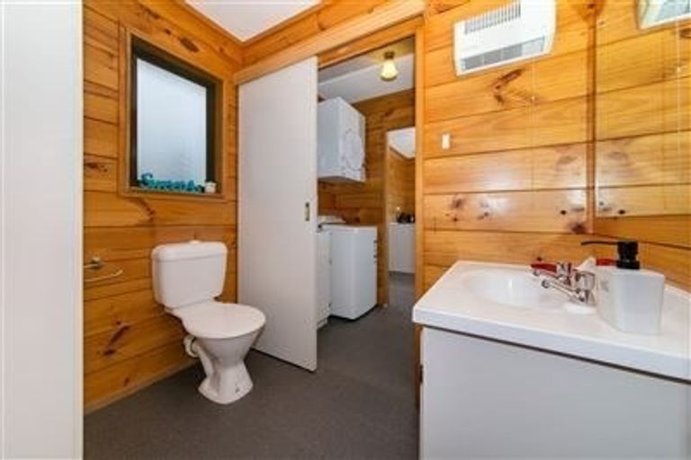 Photo of property in 36 Riverpark Crescent, Henderson, Auckland, 0610