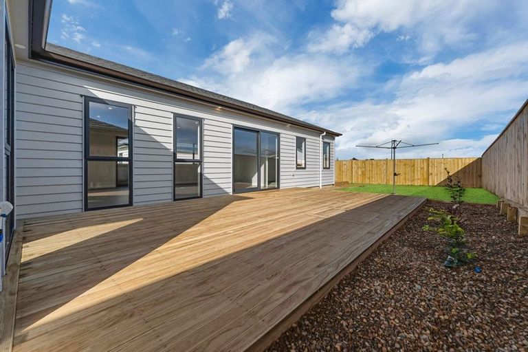 Photo of property in 31 Korowhiti Road, Clarks Beach, 2122