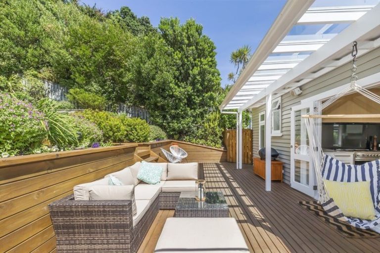 Photo of property in 21 Cavendish Square, Strathmore Park, Wellington, 6022