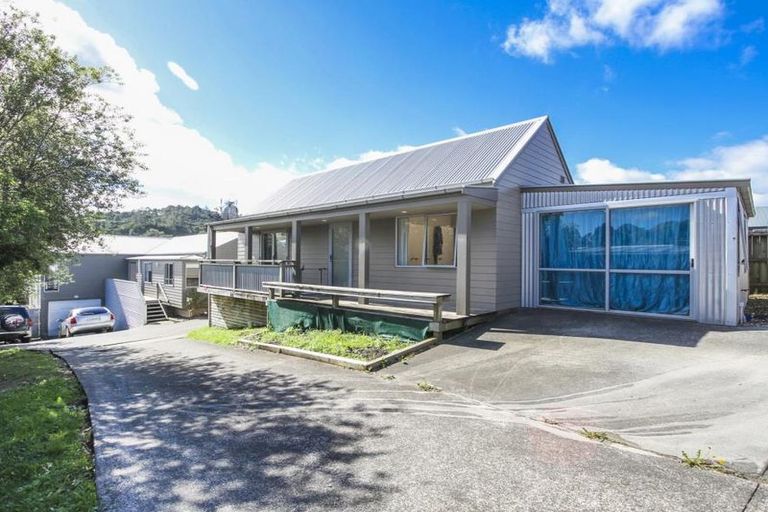 Photo of property in 717a Swanson Road, Swanson, Auckland, 0612