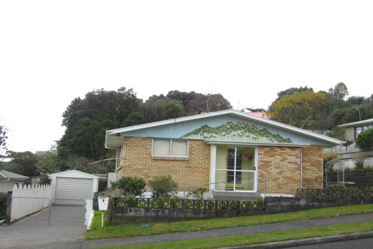 Photo of property in 3 Oawai Place, Marfell, New Plymouth, 4310