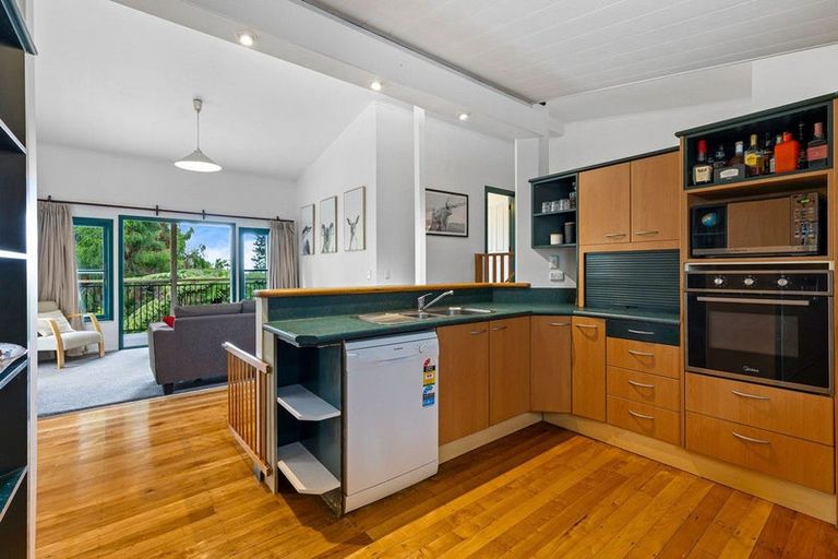 Photo of property in 130 Opanuku Road, Henderson Valley, Auckland, 0612