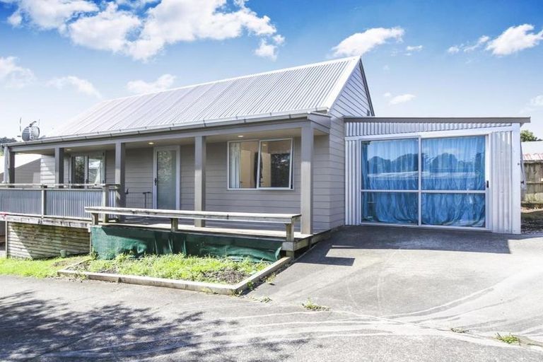 Photo of property in 717a Swanson Road, Swanson, Auckland, 0612