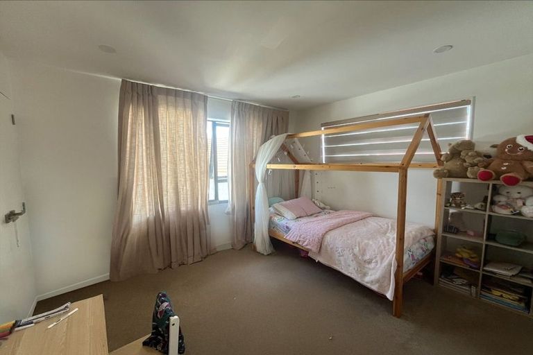 Photo of property in 27a Seaward Place, Wattle Downs, Auckland, 2103