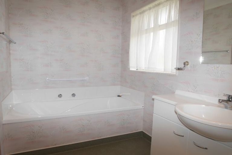 Photo of property in 9 Greenaway Road, Waikanae, 5036