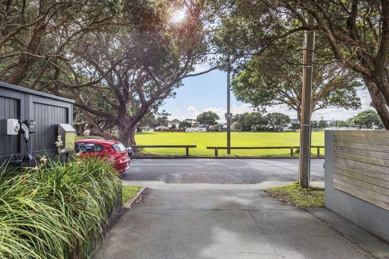 Photo of property in 30 Burnham Street, Seatoun, Wellington, 6022