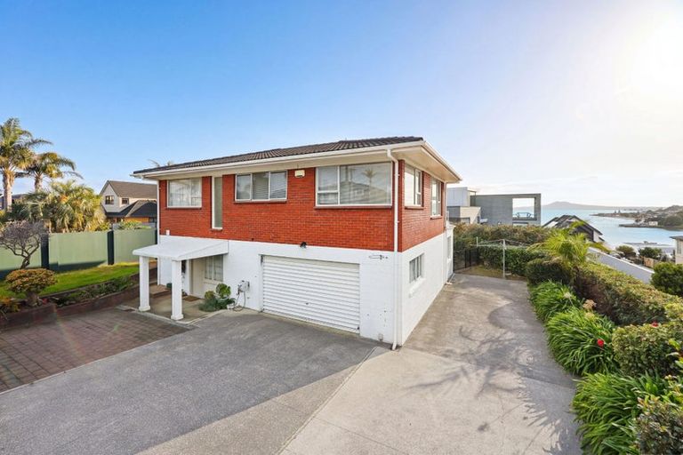 Photo of property in 19 Takutai Avenue, Bucklands Beach, Auckland, 2012