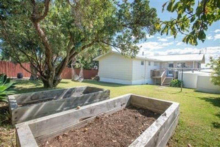 Photo of property in 57 Pacific Parade, Army Bay, Whangaparaoa, 0930