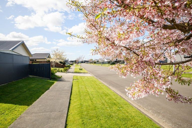 Photo of property in 27 Kanzan Grove, Maewa, 4702