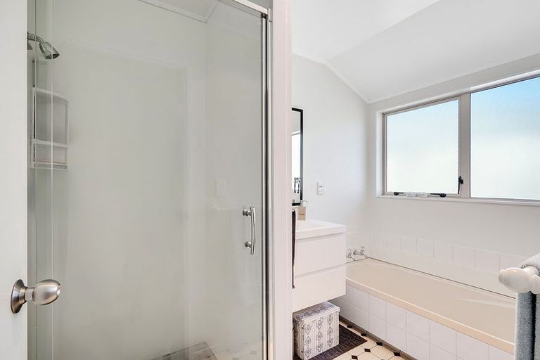 Photo of property in 21 Caulfield Place, Nawton, Hamilton, 3200