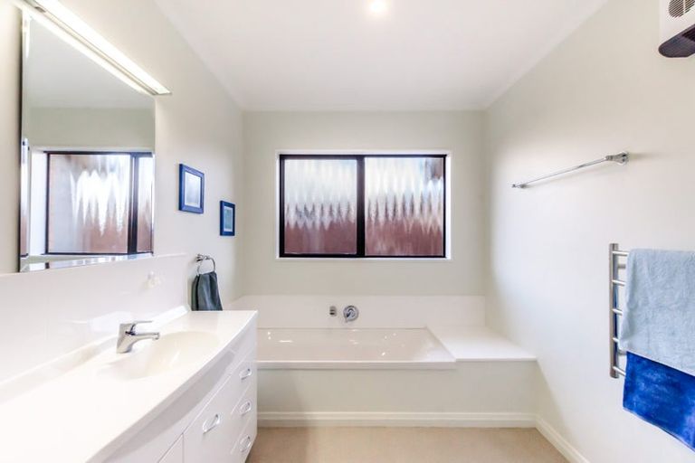 Photo of property in 31 Awanui Drive, Waikanae, 5036