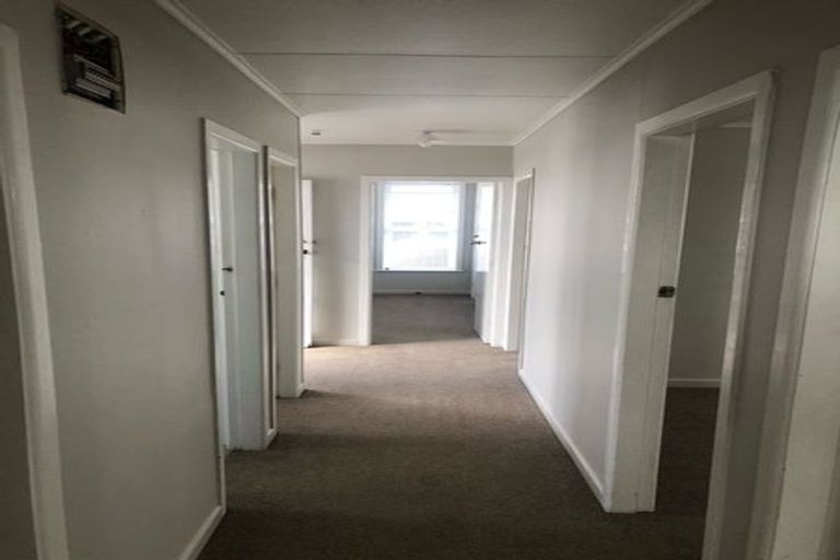 Photo of property in 3164 Great North Road, New Lynn, Auckland, 0600