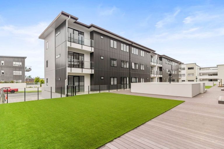 Photo of property in 7/130 Stancombe Road, Flat Bush, Auckland, 2016