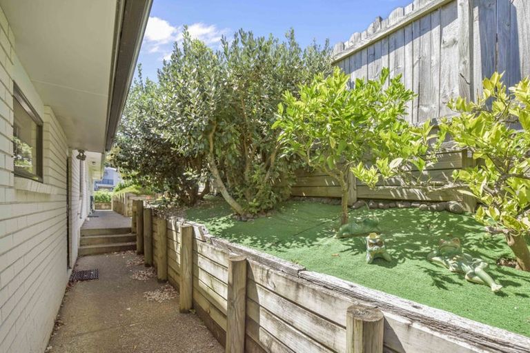 Photo of property in 8 Jelas Road, Red Beach, 0932