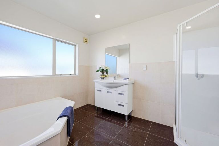 Photo of property in 74a Priestley Drive, Bucklands Beach, Auckland, 2014